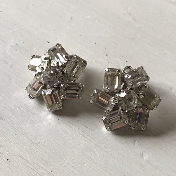 Albert Weiss Jewelry - Vintage Albert Weiss Rhinestone Clip On Earrings